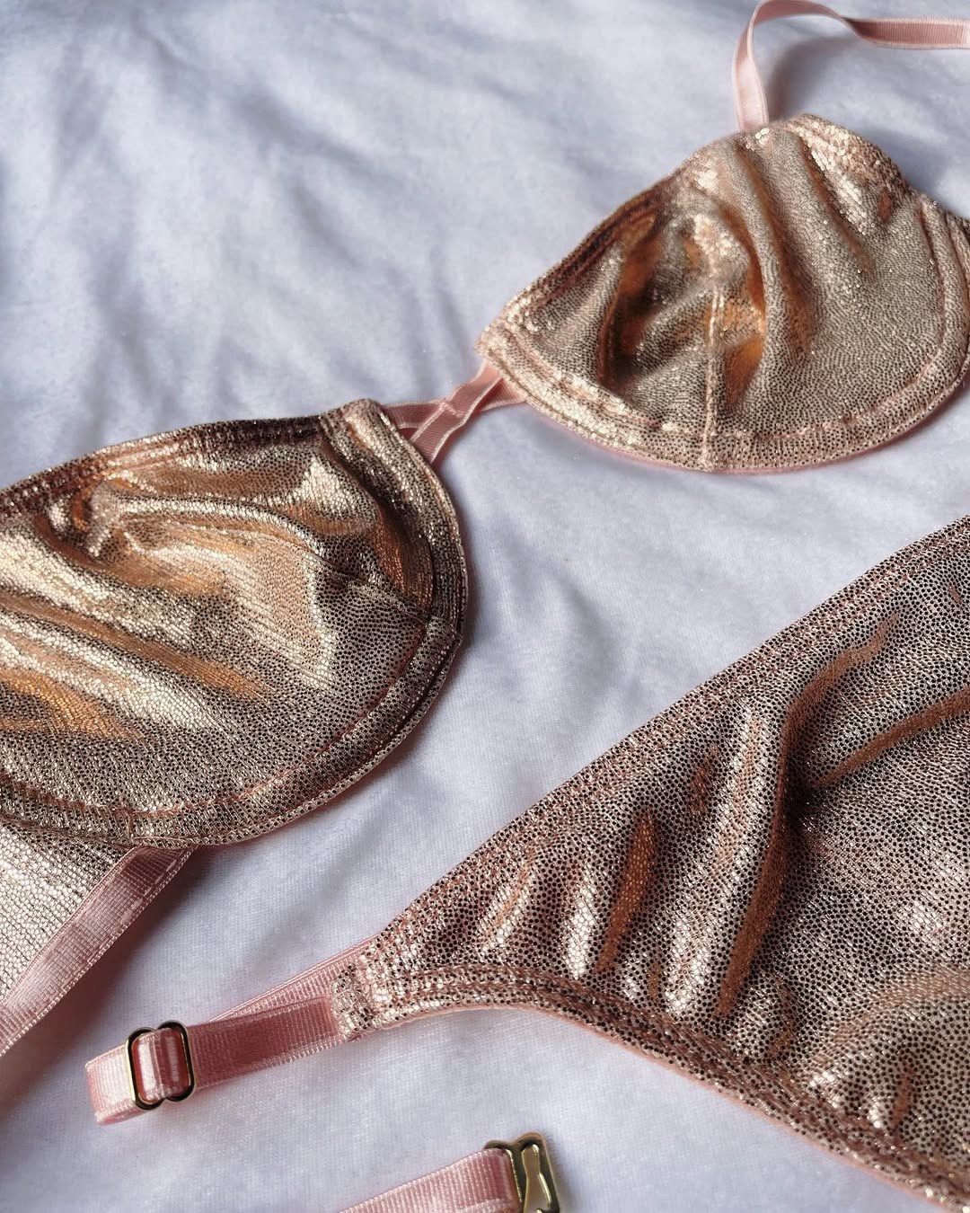 🌸✨ Set Helena – Lycra brillante y diseño que realza ✨🌸